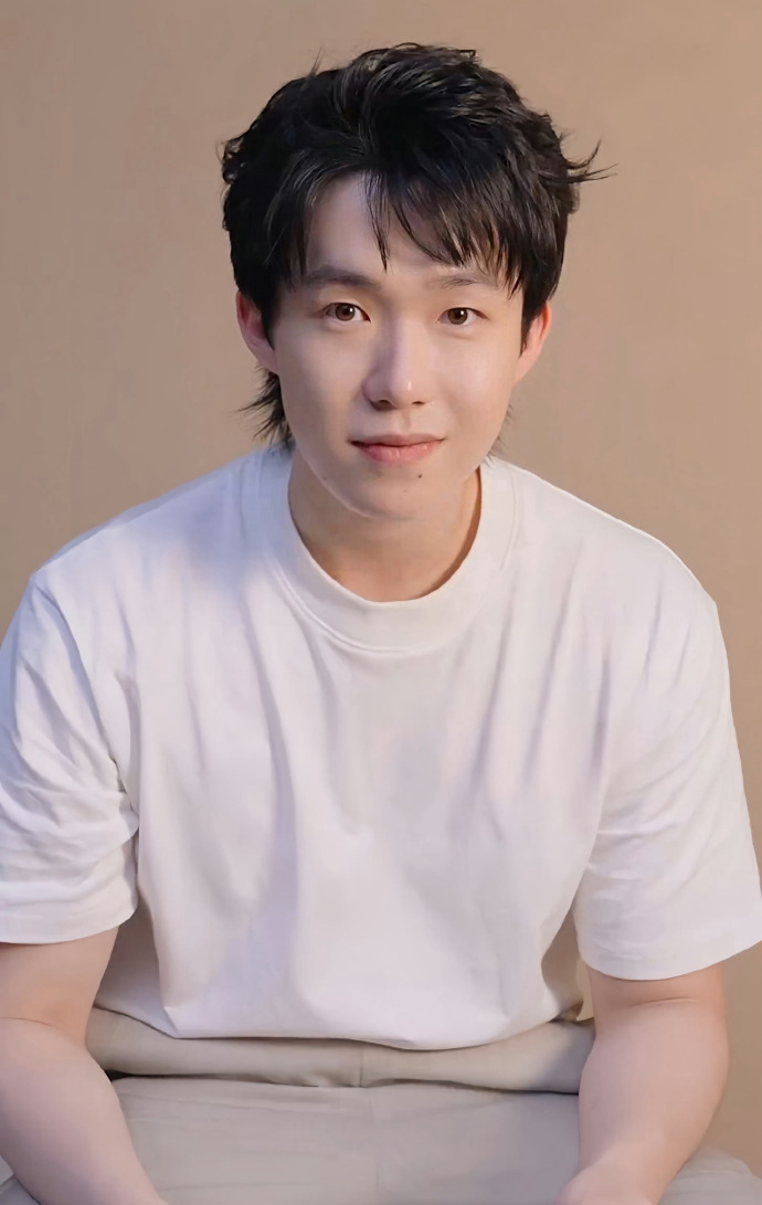 王楚钦赛后谦逊发言登热搜，热刺绝杀热刺引发热议的简单介绍