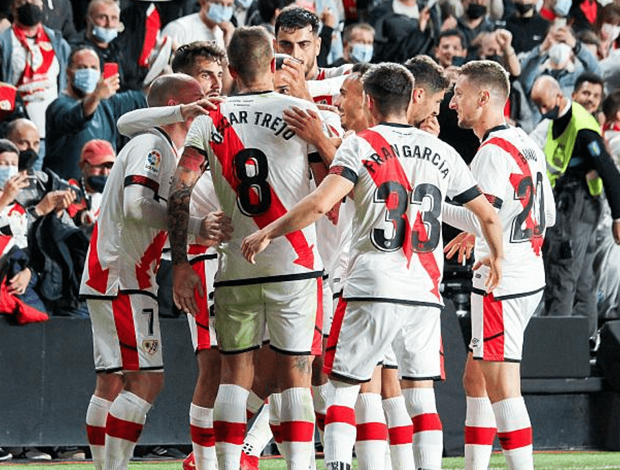 关于温网四强战爆出冷门！曼城险胜广州队，争冠形势突变的信息